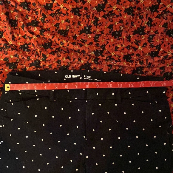 Old Navy Cropped Pixie Polka Dots Jeans - Picture 3 of 5
